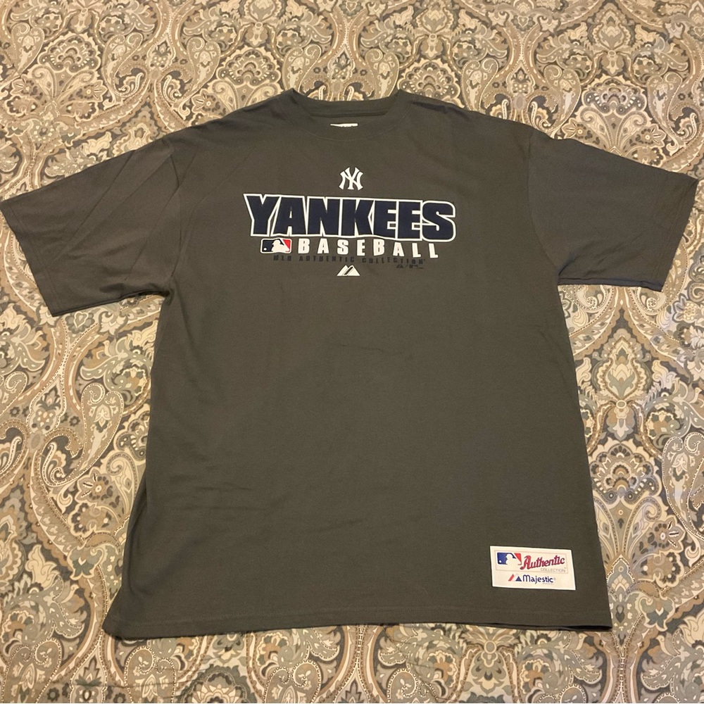NWOT Majestic MLB New York Yankees T-shirt Men’s Sz Large